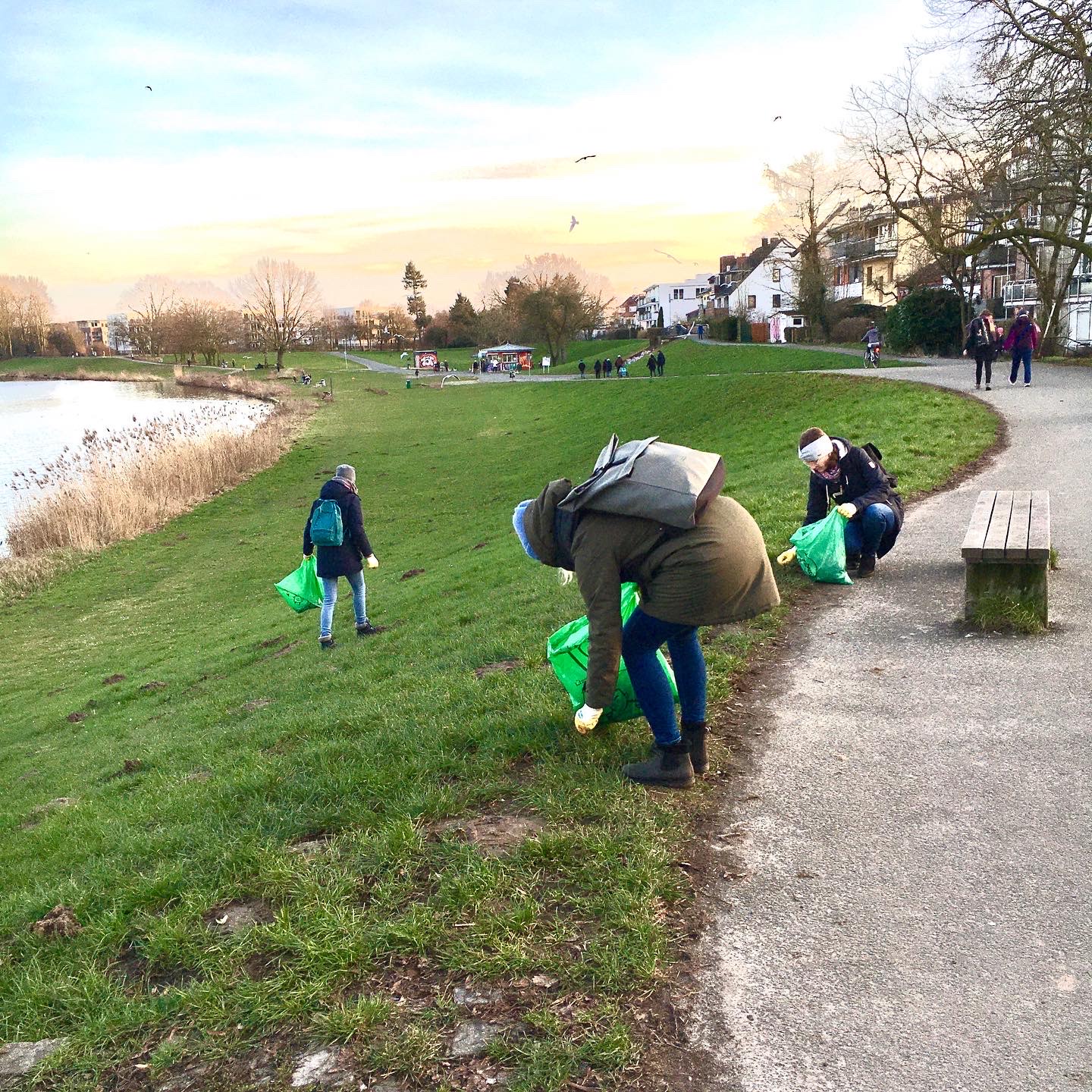 Müllsammeln am Werdersee mit anschließendem Brand Audit zum World Cleanup Day (Bremen)
