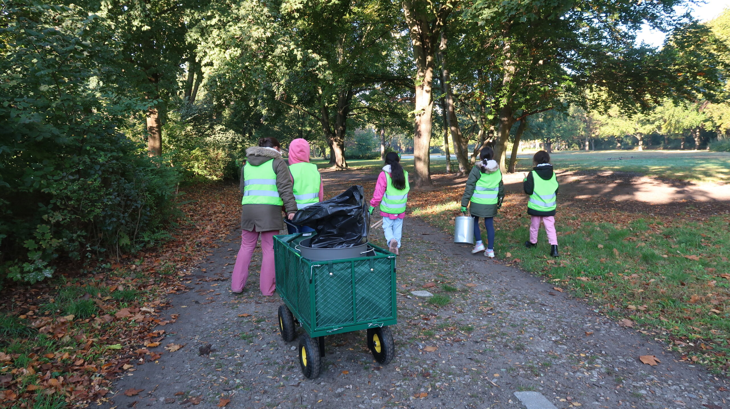 Klassenaktion Müllsammeln zum World Clean Up Day (Berlin)