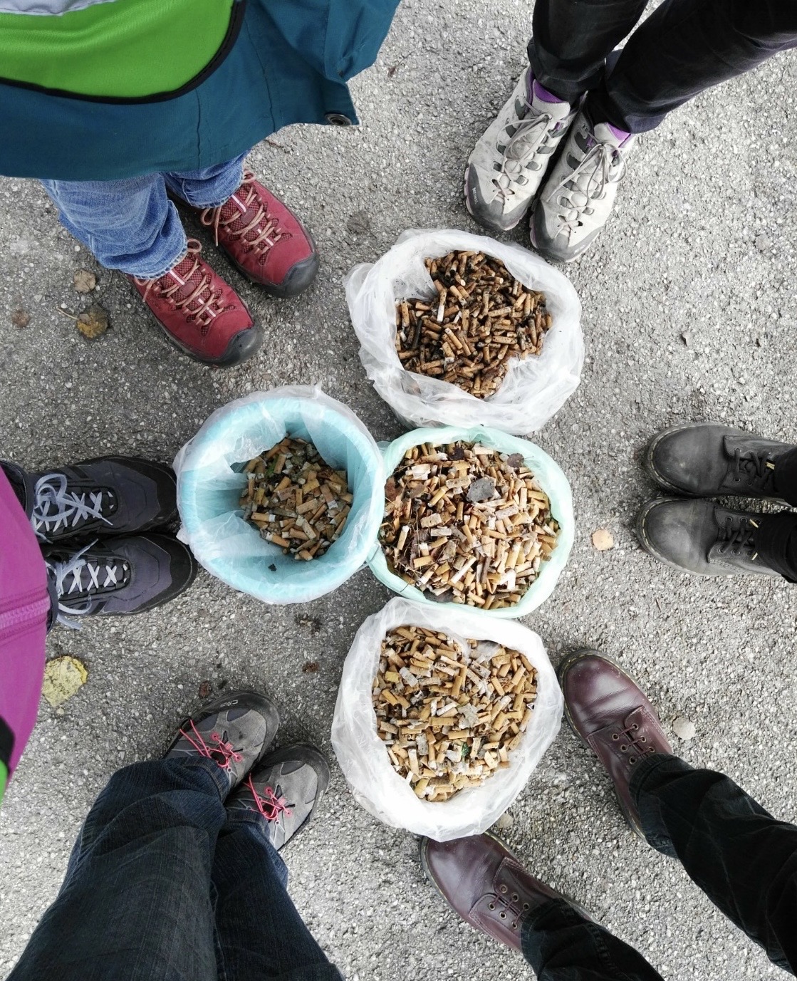 Kippen sammeln in Poing (Bayern)